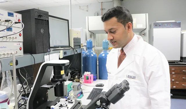 অজপাড়াগাঁয়ের রকিবুল এখন মার্কিন বিশ্ববিদ্যালয়ের শিক্ষক ও গবেষক
