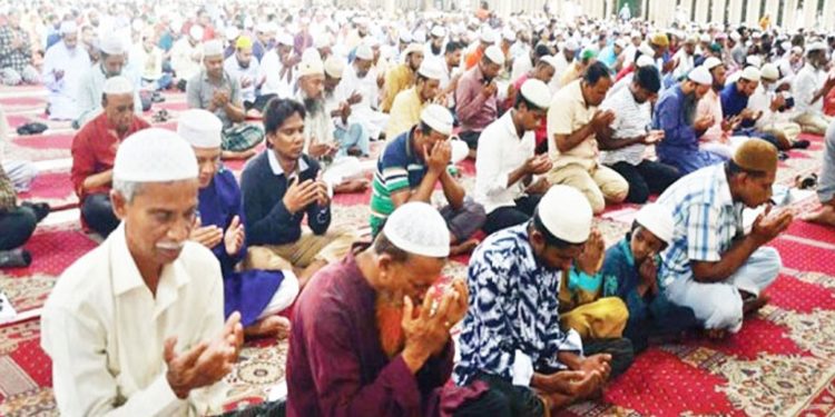 জুমার দিনের যে আমলে এক বছরের নফল রোজা ও নামাজের সওয়াব পাওয়া যায়