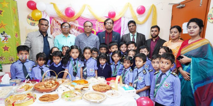 সাউথ এশিয়ান স্কুলে জমজমাট পিঠা উৎসব