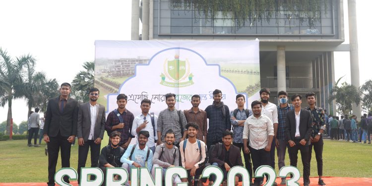 বর্ণাঢ্য আয়োজনে গ্রিন ইউনিভার্সিটিতে নবীনবরণ অনুষ্ঠিত