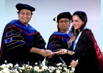 কৃতিত্বের সাথে ইংরেজিতে গ্র্যাজুয়েট হলেন সাবিলা নূর