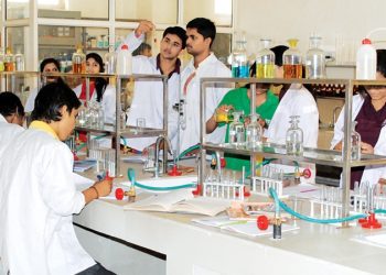 কেন পড়বেন ফার্মেসী ? কেন হবেন ফার্মাসিস্ট ?