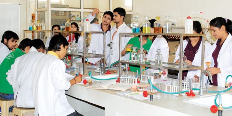 কেন পড়বেন ফার্মেসী ? কেন হবেন ফার্মাসিস্ট ?