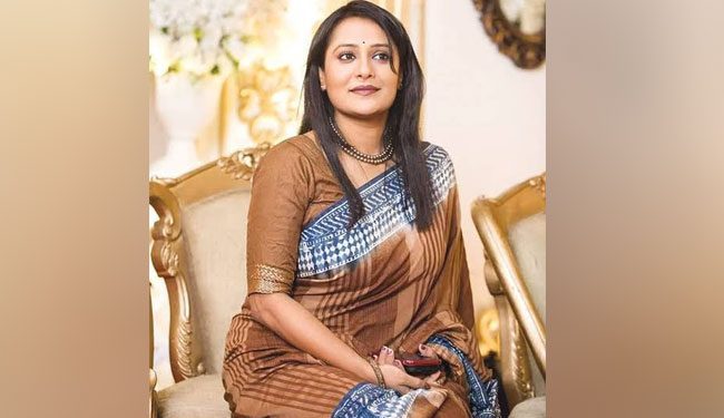 স্থপতি পরিচয় দিতেই বেশি স্বাচ্ছন্দ্যবোধ করি,সেই সাথে শিক্ষকতা : অপি করিম