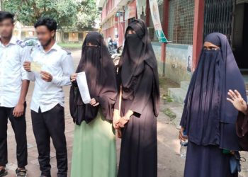 এইচএসসির প্রবেশপত্র আনতে গিয়ে ২০ শিক্ষার্থী জানলো তারা ভর্তিই হয়নি