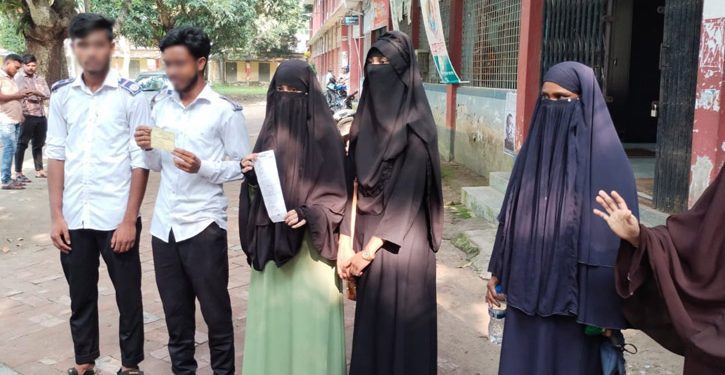 এইচএসসির প্রবেশপত্র আনতে গিয়ে ২০ শিক্ষার্থী জানলো তারা ভর্তিই হয়নি