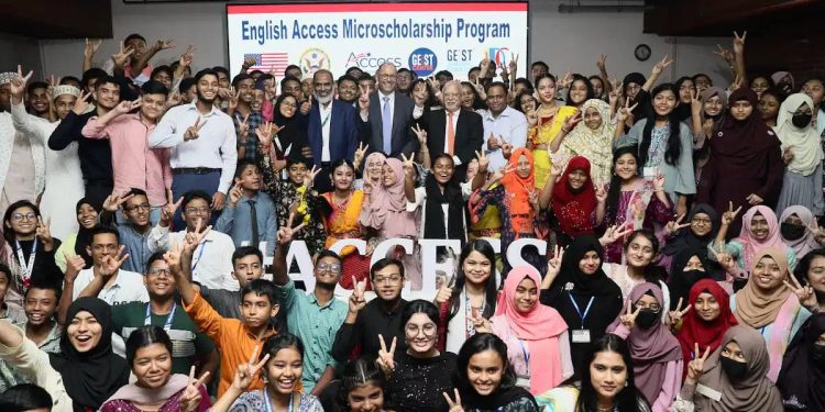 ২০০ বাংলাদেশি শিক্ষার্থীর যুক্তরাষ্ট্রের ‘ইংলিশ অ্যাক্সেস মাইক্রো স্কলারশিপ’ অর্জন
