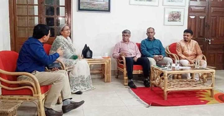 শিক্ষামন্ত্রীর আশ্বাসে শিক্ষা ক্যাডারদের কর্মবিরতি স্থগিত ঘোষণা