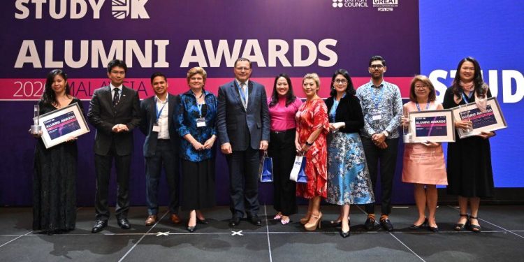 স্টাডি ইউকে অ্যালামনাই অ্যাওয়ার্ড প্রোগ্রামে আবেদন আহ্বান