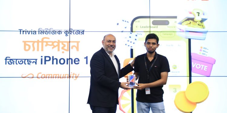আইফোন পুরস্কার পেলেন বাংলালিংকের ক্যাম্পেইন বিজয়ী মোঃ আল কাইয়ুম