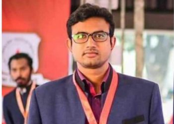 ঢাকা বিভাগের শ্রেষ্ঠ প্রাথমিক প্রধান শিক্ষক দেবাশীষ বিশ্বাস