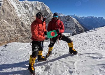 হিমালয়ের উঁচু দুর্গম ‘ফার্চামো’ চূড়ায় বাংলাদেশের মুহিত-বিপ্লব