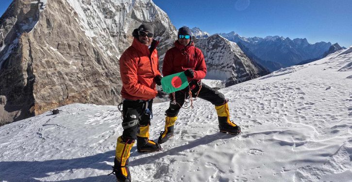 হিমালয়ের উঁচু দুর্গম ‘ফার্চামো’ চূড়ায় বাংলাদেশের মুহিত-বিপ্লব