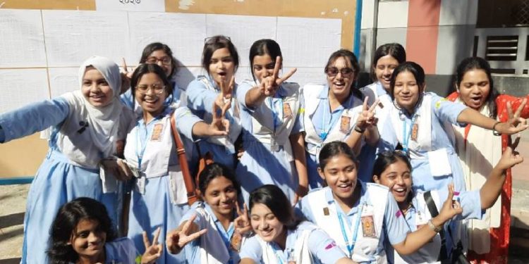 আজ এইচএসসি ও সমমান পরীক্ষার ফল প্রকাশ