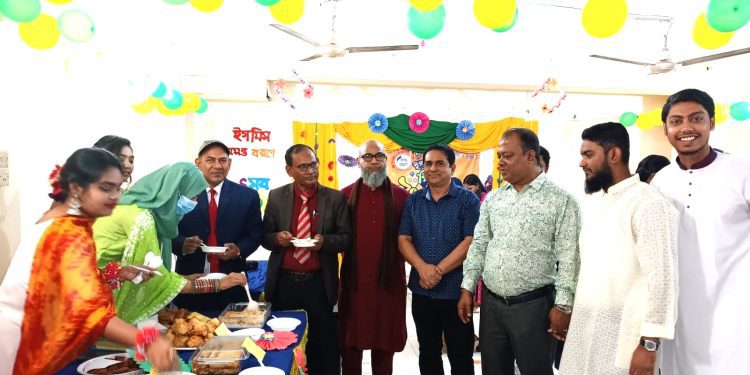 আইজিএমআইএস কলেজে উৎসবমুখর বসন্তবরণ ও পিঠা উৎসব