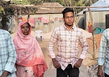 জীবন সংগ্রামী তিন জমজ ভাই এখন মেডিকেল কলেজের ছাত্র!