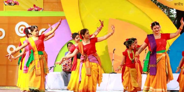 বাঙালি জাতির একান্ত আপনার পহেলা ফাল্গুনই।