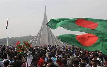 শ্রদ্ধা জানাতে লাখো মানুষের ঢল নেমেছে স্মৃতিসৌধ প্রাঙ্গণে