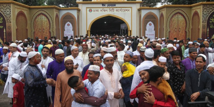 ঈদুল ফিতর, পবিত্রতার বড় উৎসব আজ !