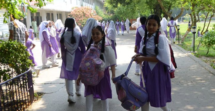 ৪ মে ২৫ জেলার সকল শিক্ষাপ্রতিষ্ঠান বন্ধ ঘোষণা