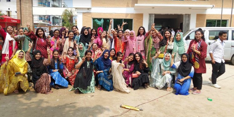 এসএসসি ২০২৪ঃ সাফল্যের শীর্ষে নরসিংদীর নাছিমা কাদির মোল্লা হাইস্কুল !