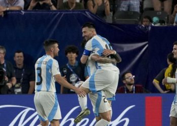 কানাডাকে উড়িয়ে দিয়ে কোপার ফাইনালে আর্জেন্টিনা! ম্যাচসেরা মেসি!