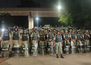 ক্যাম্পাসে বহিরাগতদের ঠেকাতে পুলিশ মোতায়েন ঃ প্রক্টর