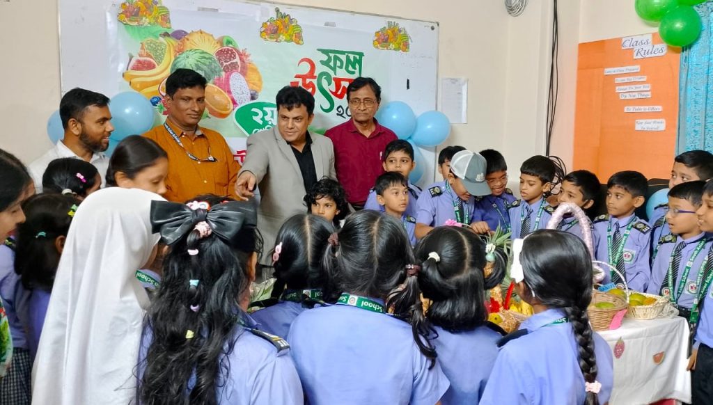 ফল উৎসবে মাতলো সাউথ এশিয়ান স্কুল !