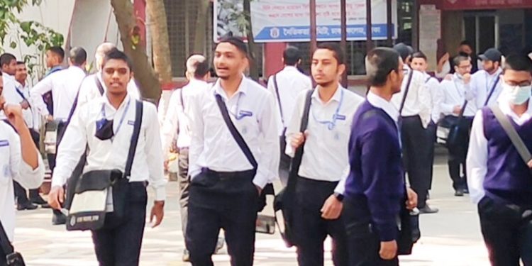 নিজস্ব প্রক্রিয়ায় দেশের নামকরা যে চারটি কলেজ নেবে একাদশে ভর্তি