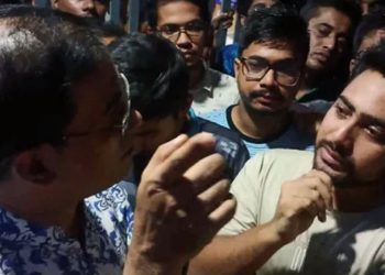 ৫ দাবি নিয়ে বিআইডব্লিউটিএ কার্যালয়ে তথ্য উপদেষ্টা নাহিদ