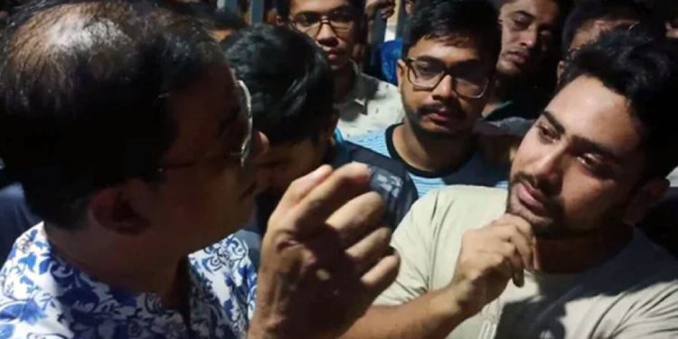 ৫ দাবি নিয়ে বিআইডব্লিউটিএ কার্যালয়ে তথ্য উপদেষ্টা নাহিদ