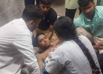 আনসার সদস্যদের সঙ্গে শিক্ষার্থীদের সংঘর্ষে সমন্বয়ক হাসনাত আব্দুল্লাহসহ আহত প্রায় ৩০ জন