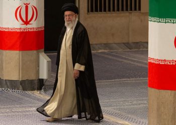 ইসরায়েলে সরাসরি হামলার নির্দেশ দিলেন ইরানের আয়াতুল্লাহ আলী খামেনি