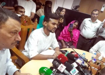 শ্রমিকরা আর অবহেলিত থাকবে নাঃ শ্রম উপদেষ্টা আসিফ মাহমুদ