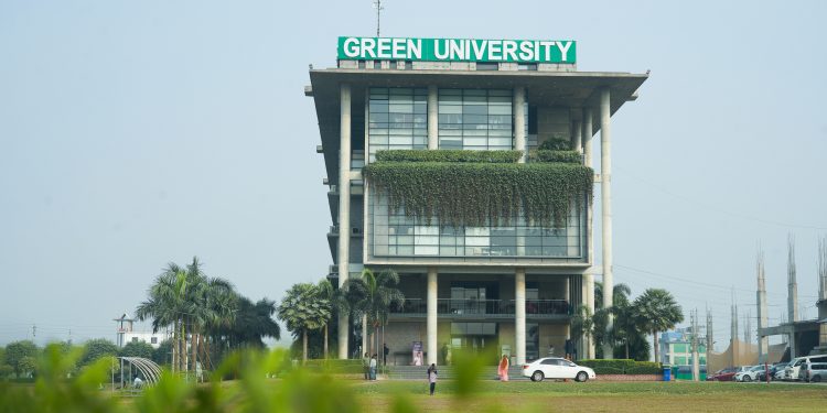 জুনিয়র অফিসার নিচ্ছে গ্রিন ইউনিভার্সিটি