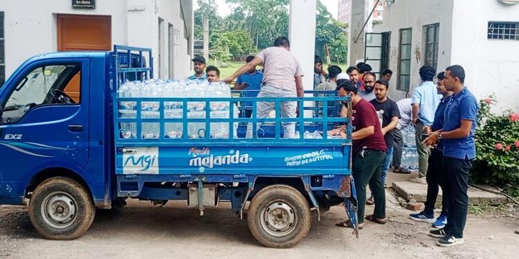 ত্রাণসহ বন্যাকবলিত এলাকার উদ্দেশ্যে ঢাবি শাখা ছাত্রদল