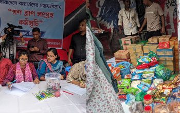 বন্যার্তদের জন্য টিএসসিতে গণত্রাণ সংগ্রহ শুরু