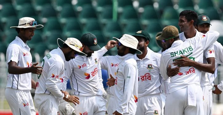 পাকিস্তানকে হোয়াইটওয়াশ করে অসাধারণ এক টেস্ট জয় বাংলার টাইগারদের !