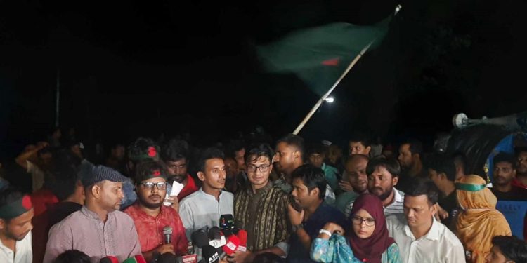 ৩৫ প্রত্যাশী আন্দোলনকারীদের সাথে উপদেষ্টাদের বৈঠকে যা হলো