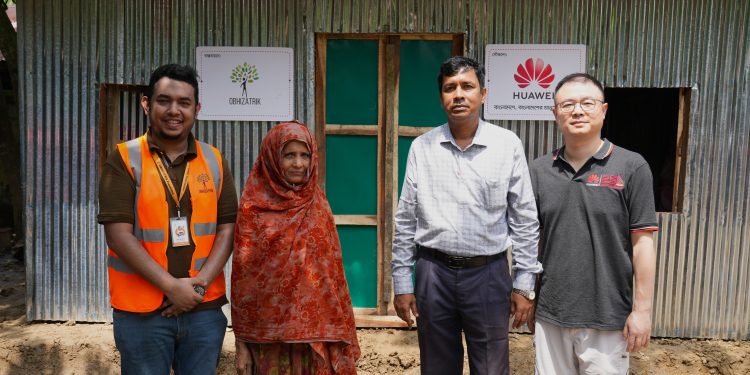বন্যায় ঘরহারাদের ঘর তৈরি করে দিচ্ছে হুয়াওয়ে