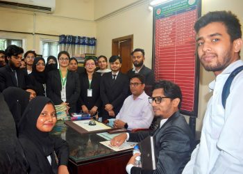 আদালত পরিদর্শনে প্রিমিয়ার ইউনিভার্সিটি আইন বিভাগের শিক্ষার্থীরা