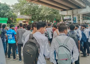 ছয় দফা দাবিতে কারিগরি শিক্ষার্থীদের সড়ক অবরোধ এবং দাবী আদায়