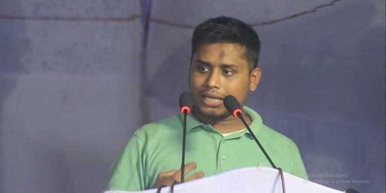 আমরা রক্ত দিচ্ছি, আর ওরা রক্ত মাড়িয়ে টাকা ভাগ করছে - সমন্বয়ক হাসনাত আব্দুল্লাহ