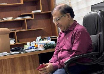 জাহাঙ্গীরনগর বিশ্ববিদ্যালয়ের অধ্যাপককে আটক করেছে জগন্নাথ বিশ্ববিদ্যালয়ের  শিক্ষার্থীরা