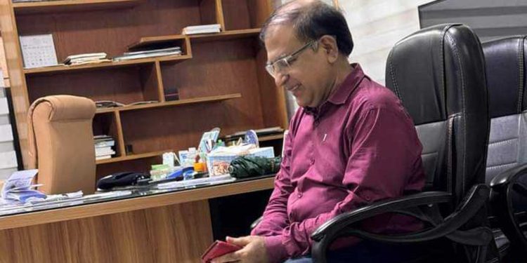 জাহাঙ্গীরনগর বিশ্ববিদ্যালয়ের অধ্যাপককে আটক করেছে জগন্নাথ বিশ্ববিদ্যালয়ের  শিক্ষার্থীরা