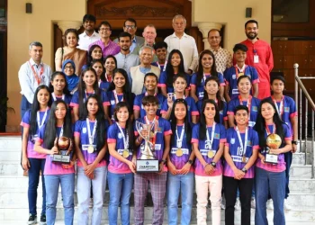 সাফজয়ী নারী ফুটবল দলকে প্রধান উপদেষ্টার সংবর্ধনা