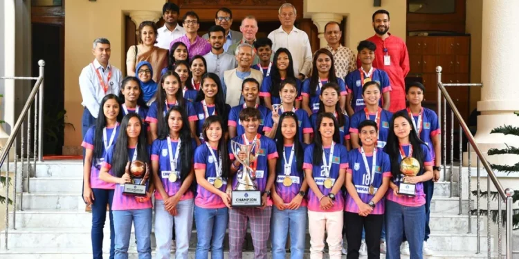 সাফজয়ী নারী ফুটবল দলকে প্রধান উপদেষ্টার সংবর্ধনা