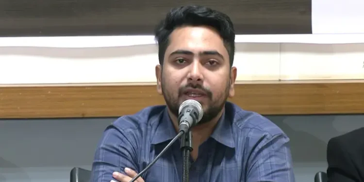 পদত্যাগ করলেন তথ্য উপদেষ্টা নাহিদ ইসলাম