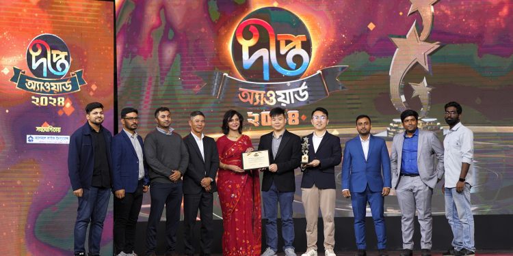 অপো বাংলাদেশে’র ‘কনজিউমার প্রোটেকশন অ্যাওয়ার্ড’ অর্জন