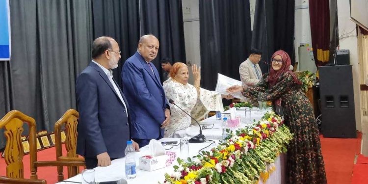 বাকৃবিতে ‘বিএসএ’ অ্যাওয়ার্ড পেলেন ৫ গবেষক